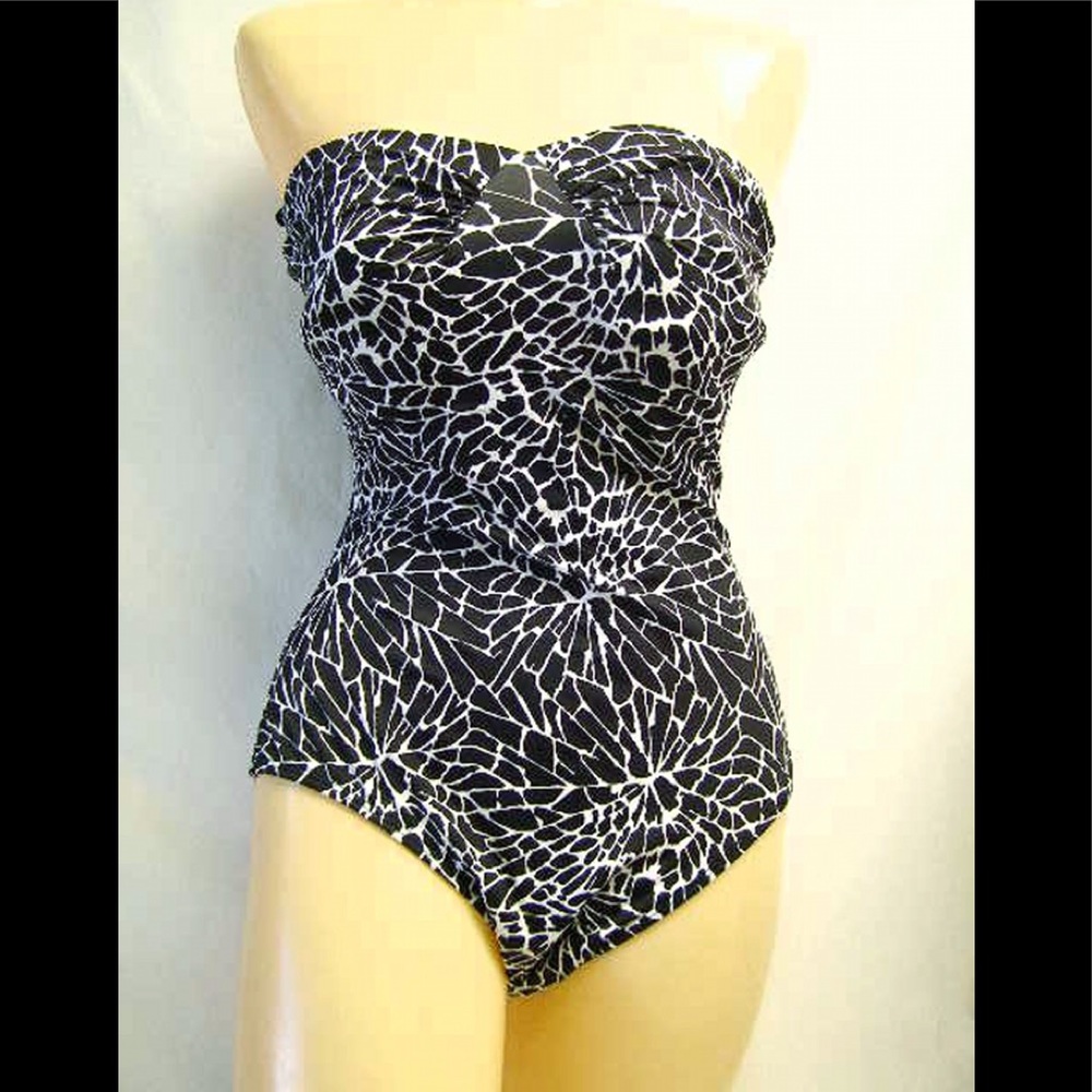 NWT 10 to 18 bandeau swimsuit T.H.E Swimwear black